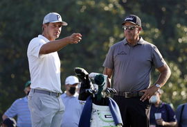 PGA, Golf Herren The Masters &#8211; Practice Round, Apr 7, 2021; Augusta, GA, USA; Bryson DeChambeau (left) and Phil Mickelso