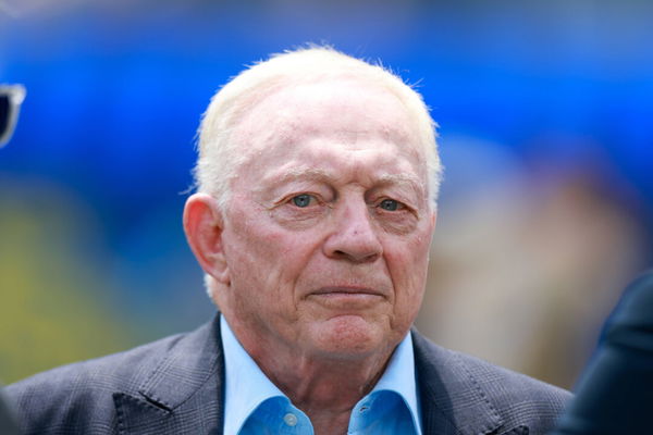 INGLEWOOD, CA &#8211; AUGUST 11: Dallas Cowboys owner Jerry Jones talks to media before the NFL, American Football Herren, USA